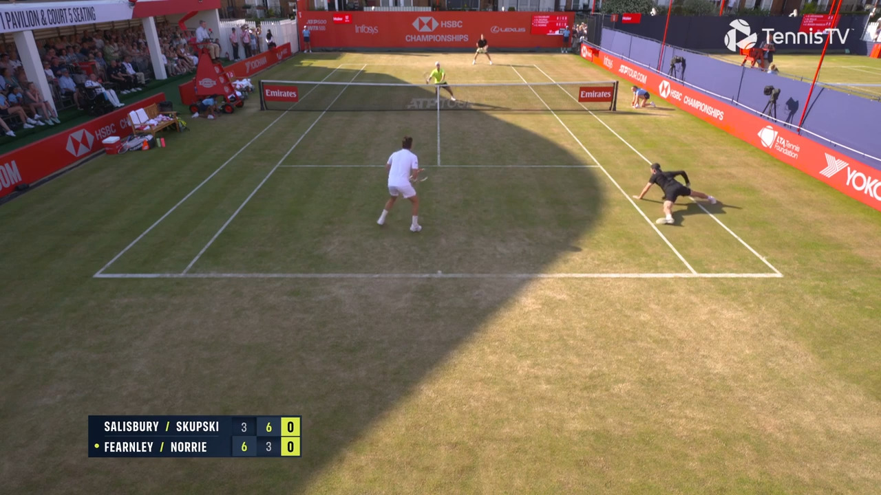 Hot Shot: Salisbury/Skupski win acrobatic doubles point at Queen's Club 2025