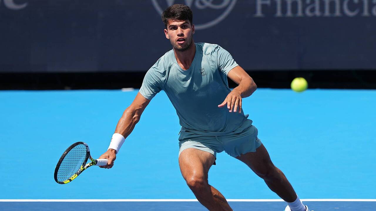 Hot Shot: Alcaraz se estira y levanta al público en Cincinnati