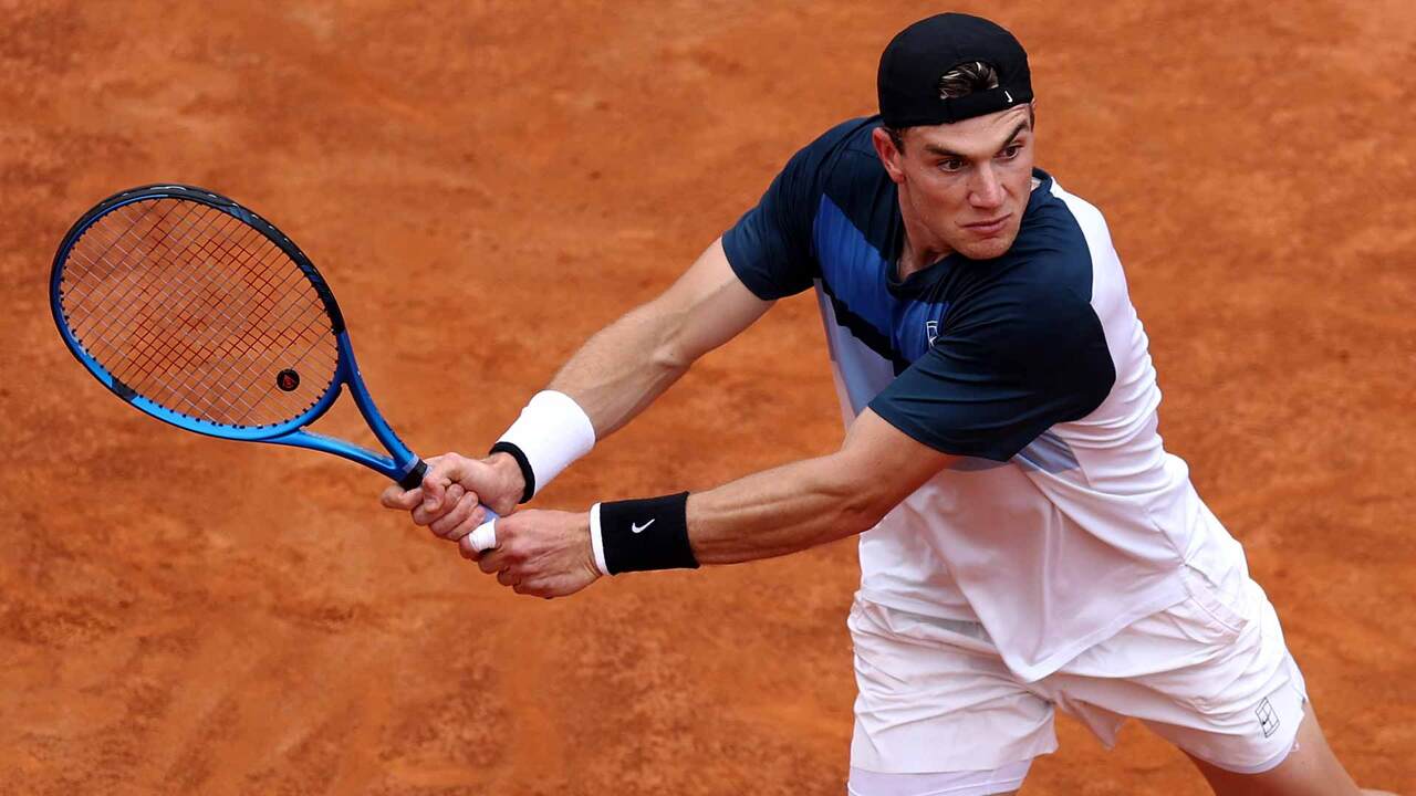 Hot Shot: Draper delivers on return from the parking lot in Rome