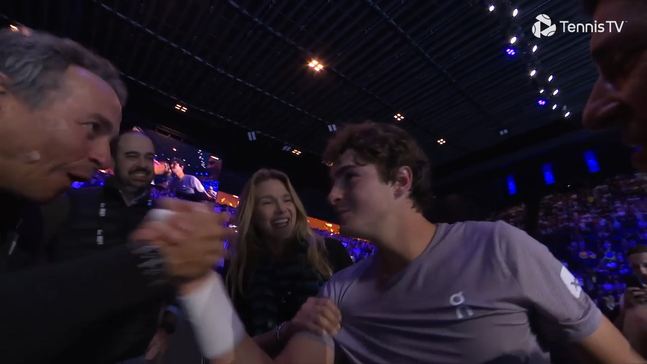 Watch Fonseca celebrate with his parents after winning Basel!