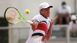 Hot Shot: De Minaur Seals First Set In Style