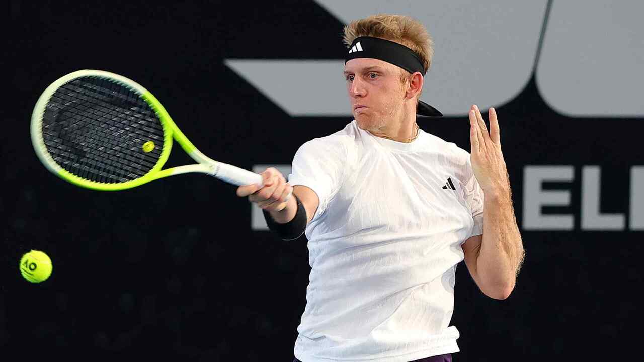 Hot Shot: Davidovich Fokina's raindrop lob leaves Vacherot in awe in Adelaide 2026