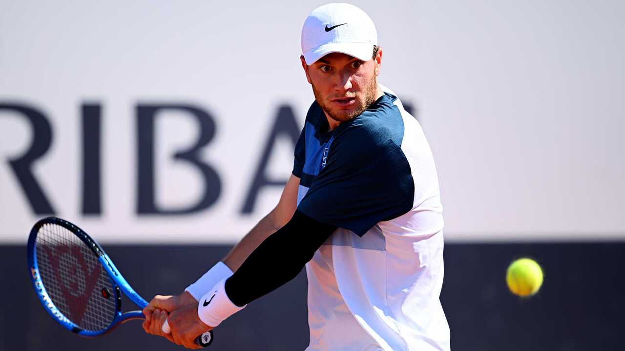 Hot Shot: Draper dazzles crowd with deft touch in Rome