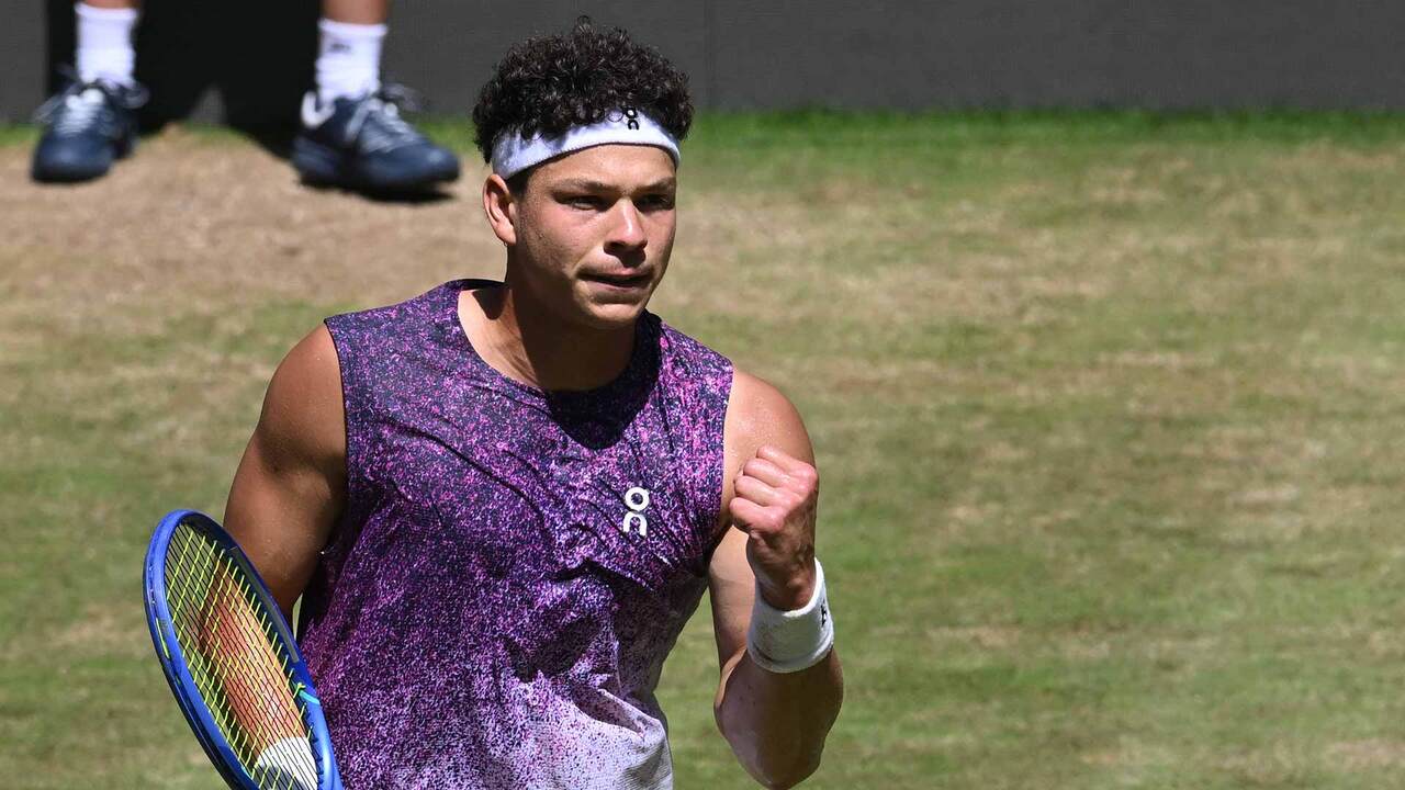 Hot Shot: Nakashima's forehand stunner claims 21-ball rally in
