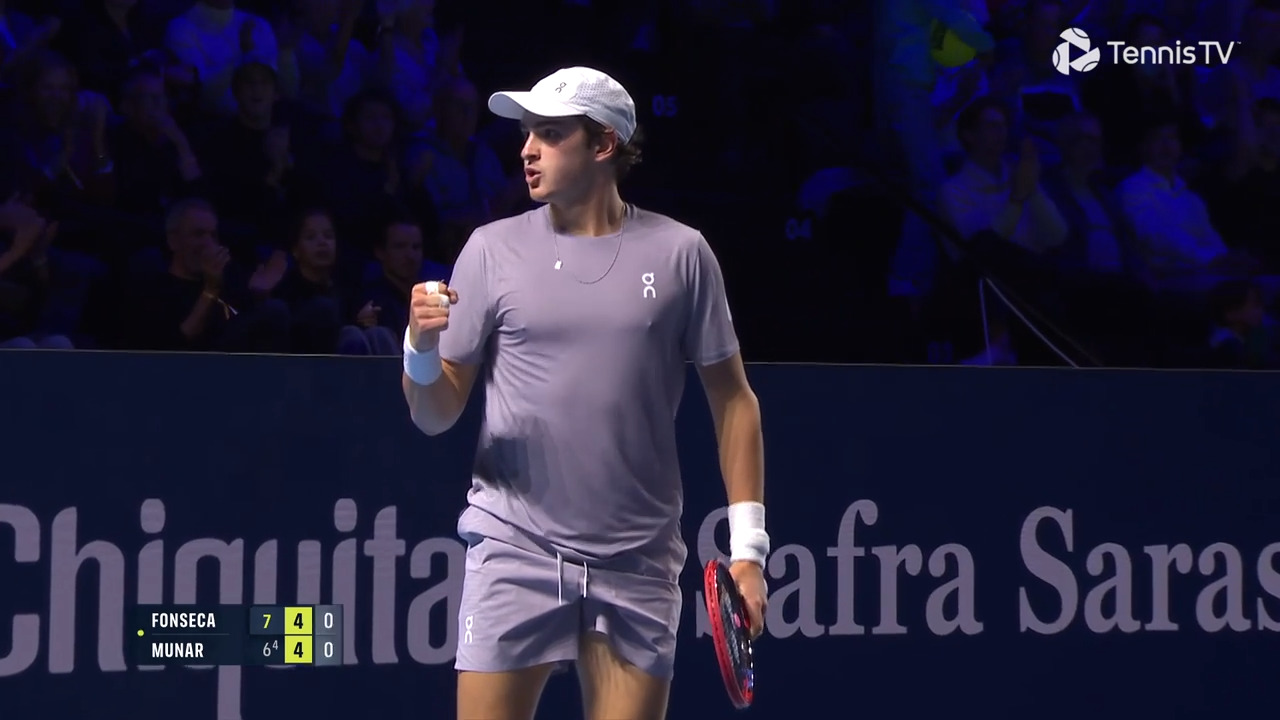 Hot Shot: Fonseca breaks back with big forehand in Basel 2025 SFs