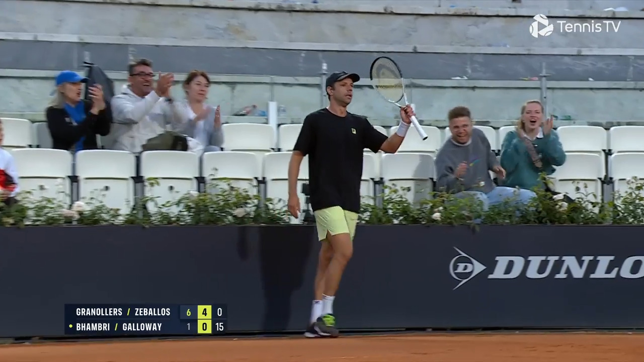 Hot Shot: Zeballos' around-the-net stunner in Rome doubles