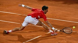 Hot Shot: Djokovic Soluciona Problemas Ante Sonego Con Velocidad Y Astucia