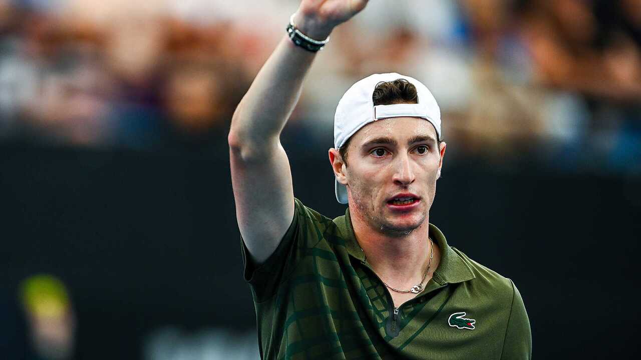 Hot Shot: Humbert scrambles to win exciting exchange in Adelaide final