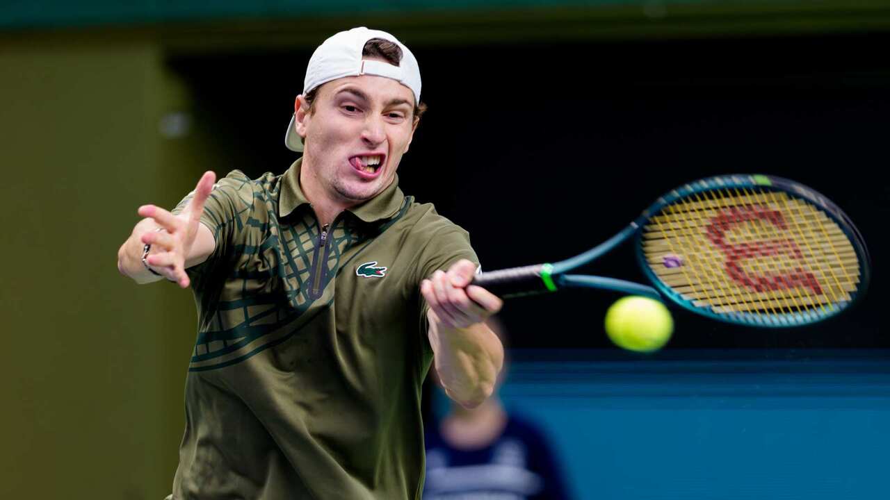 Hot Shot: Humbert's squash shot leaves Rune in no man's land in Stockholm 2025 