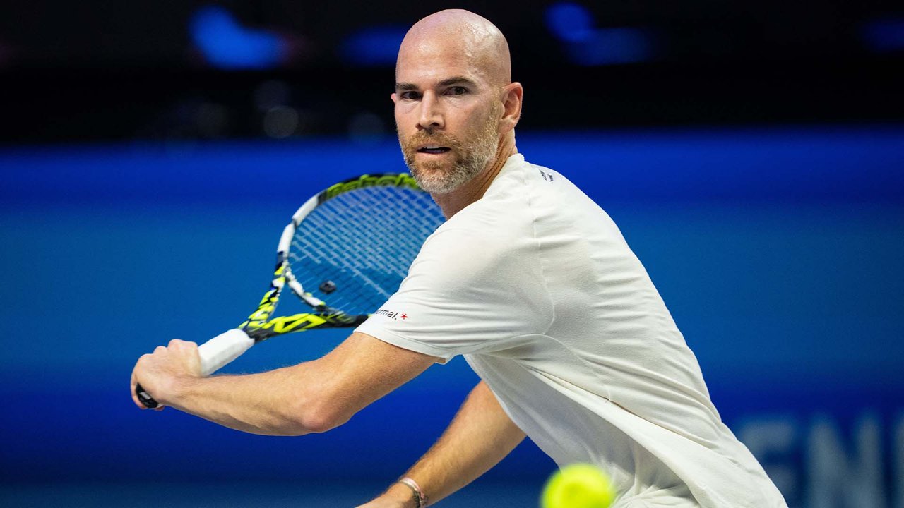 Hot Shot: Mannarino slices, dices & tweeners in epic point vs. Medvedev