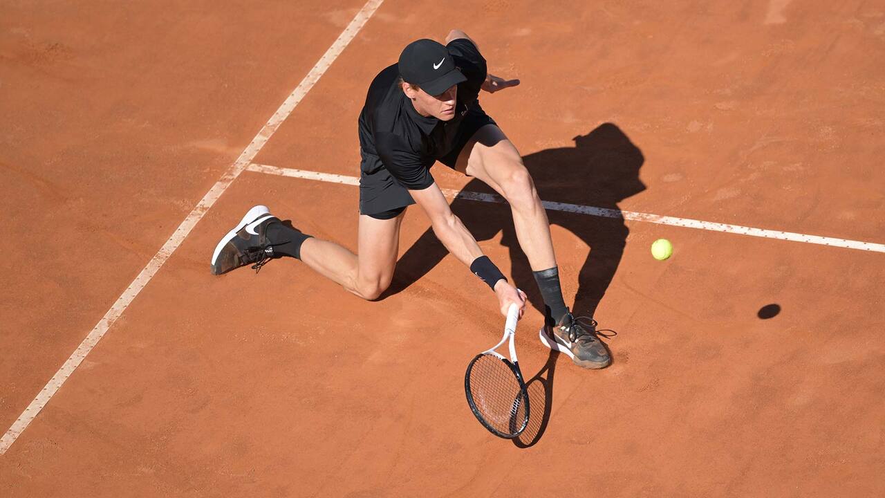 Hot Shot: Sinner has De Jong on string in Rome