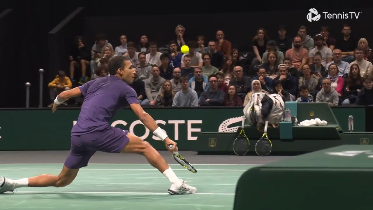 Hot Shot: Auger-Aliassime's drop-dead volley has Paris 2025 in awe 