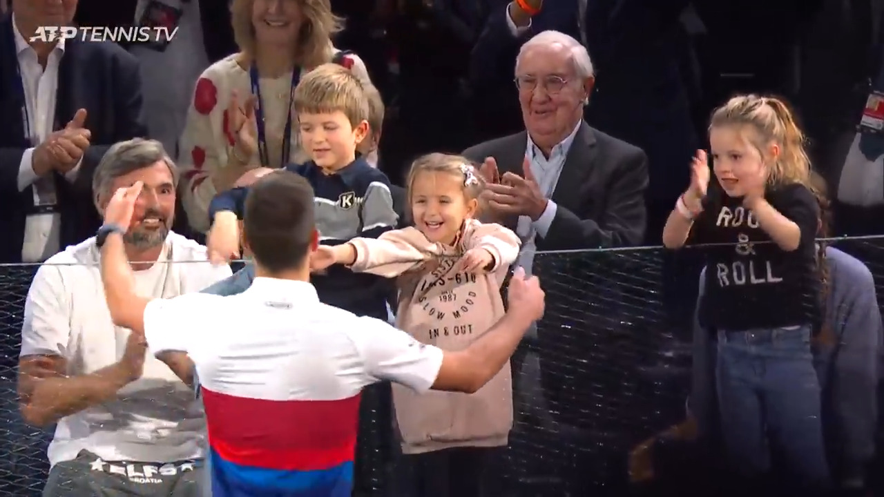 Novak Djokovic Celebra Su Título En París Con Sus Hijos