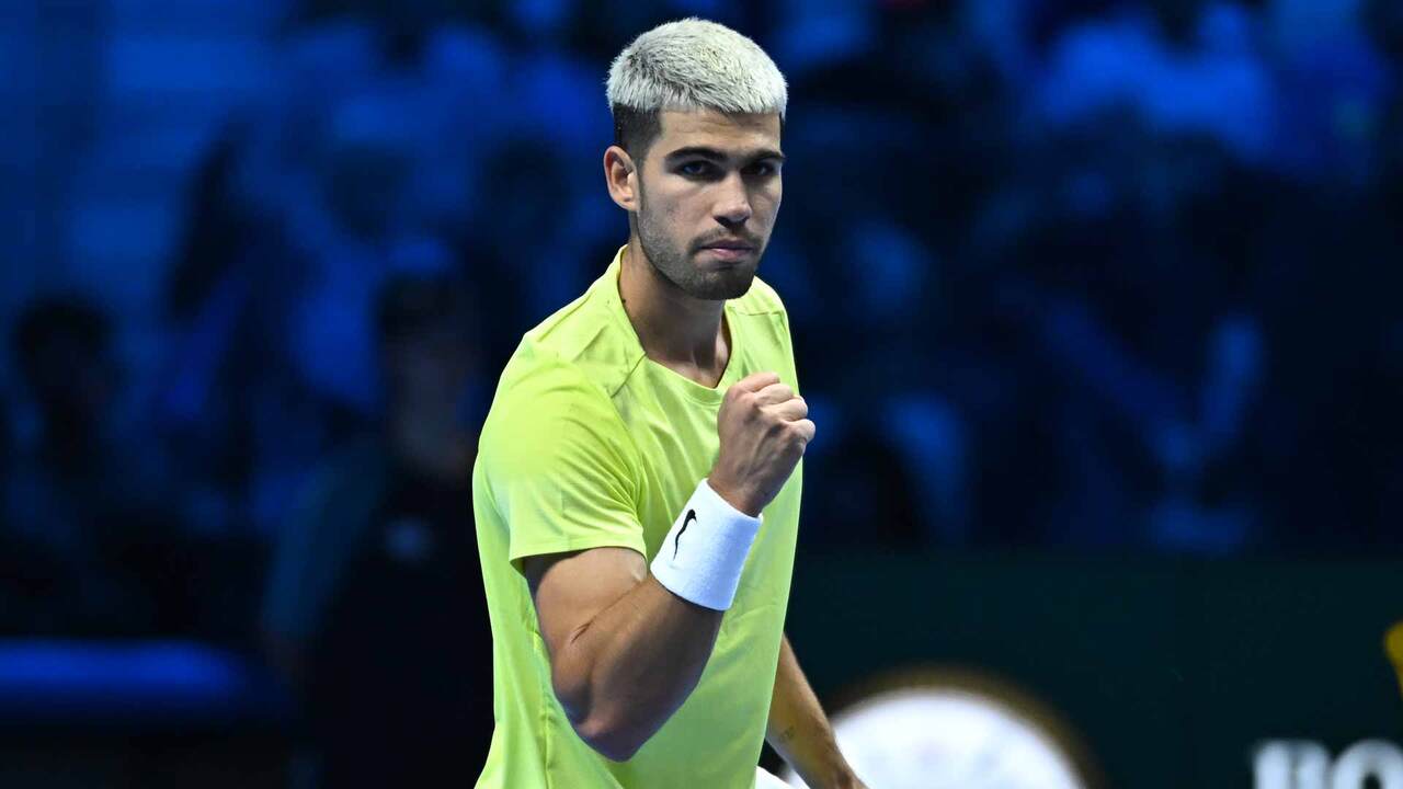 Hot Shot: Alcaraz stuns crowd with epic rally to save break point
