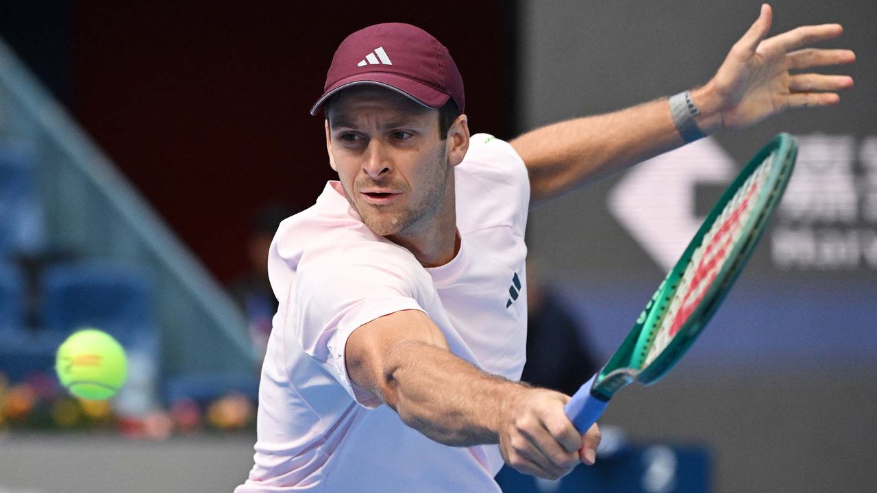 Hot Shot: Hurkacz's 'staggeringly good' drop volley even evades De Minaur! Beijing 2026