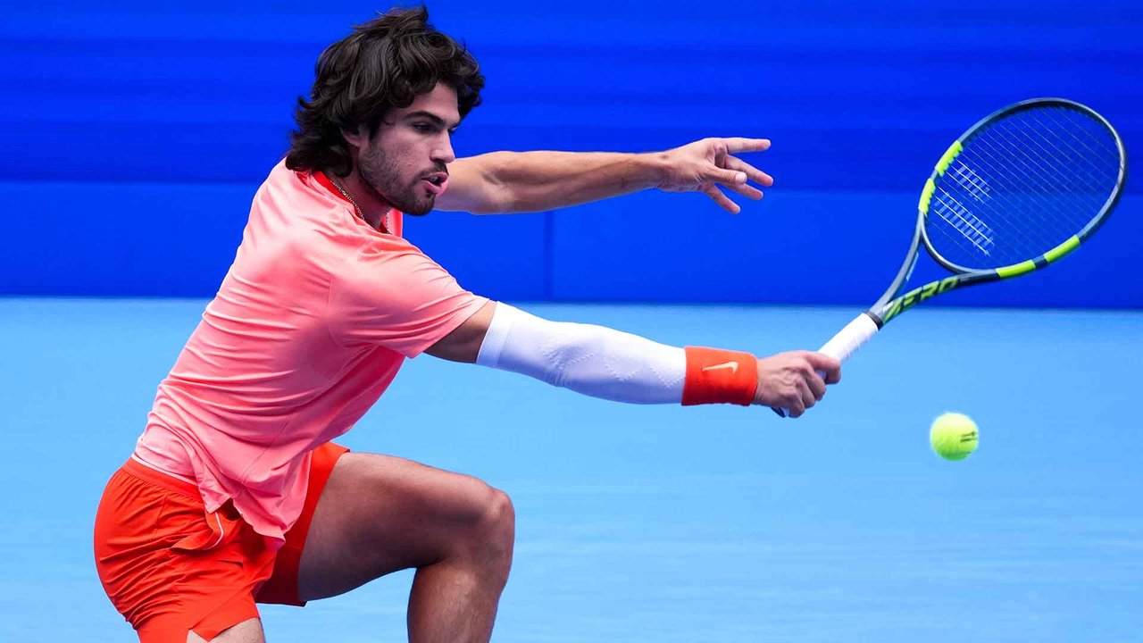 Hot Shot: Alcaraz breaks in trademark Tokyo 2026 fashion