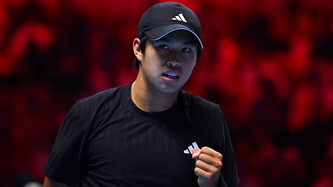 Hot Shot: Tien arrows wicked winner past Budkov Kjaer at Next Gen ATP Finals 2025