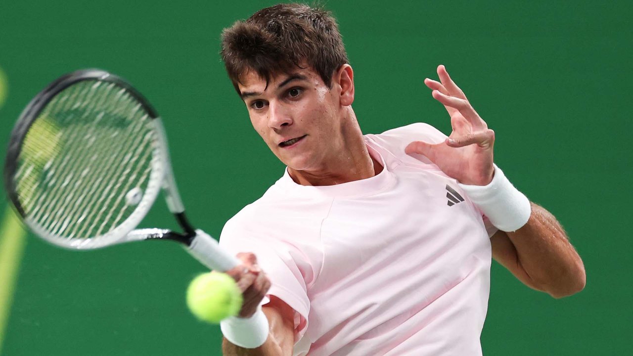 Hot Shot: Jodar will not be moved! Earns early break in Shanghai final