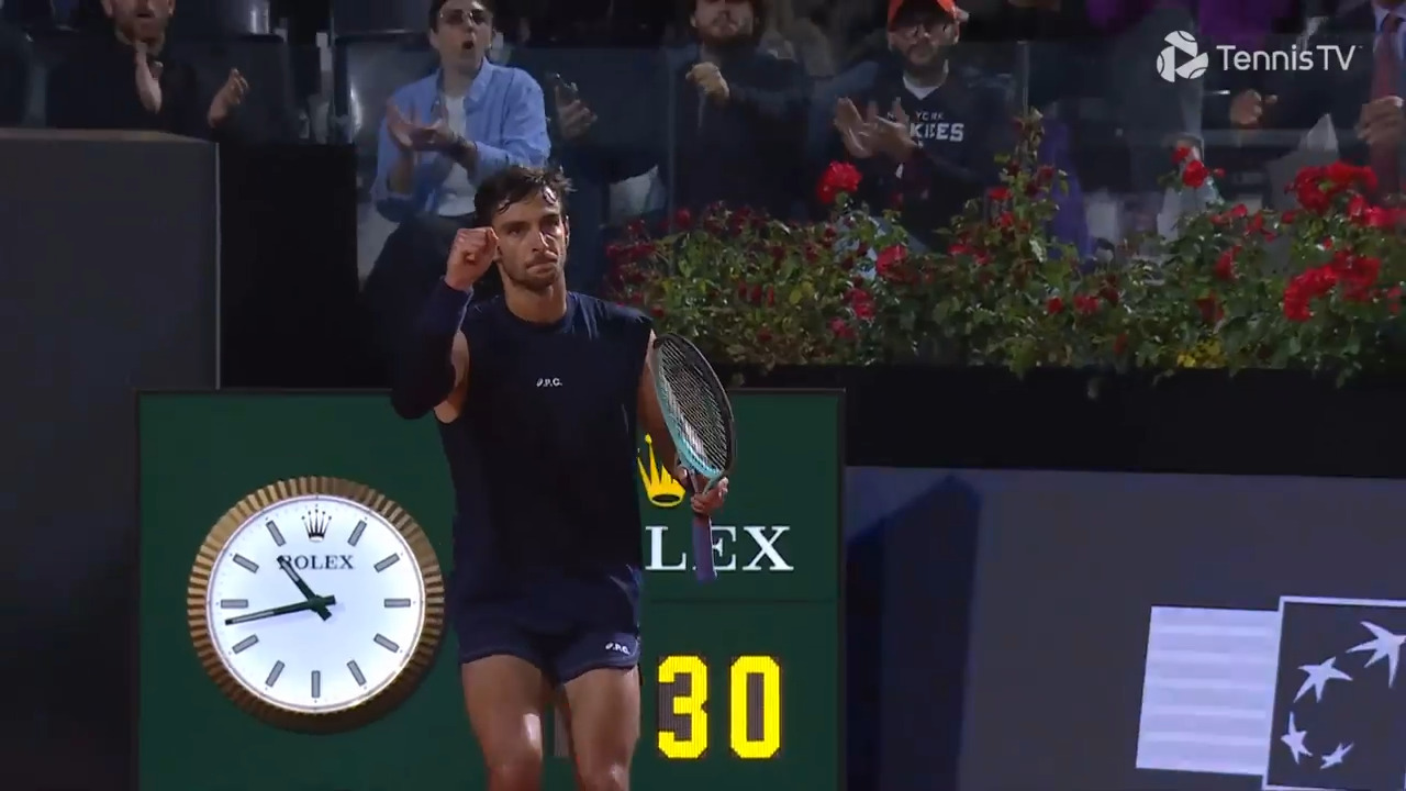 Hot Shot: Stop what you're doing! Musetti's must-see backhand in Rome