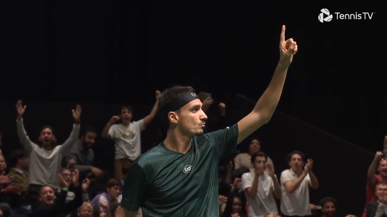 Hot Shot: Sonego enciende al público en París 2025 con una magia entre las piernas