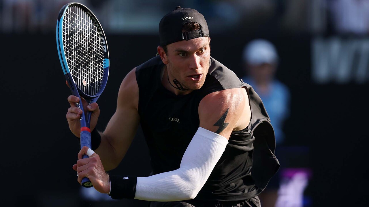 Hot Shot: Unbelievable Fritz impresses crowd with tweener and more