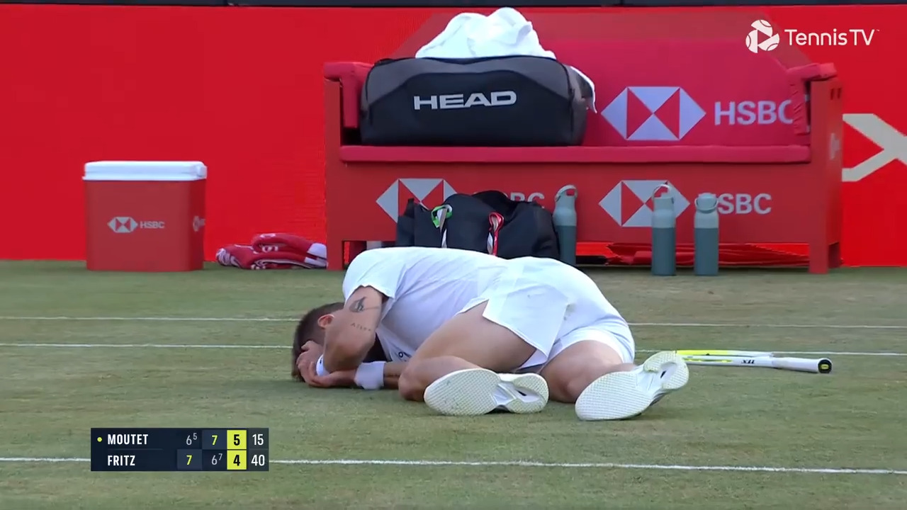 Ouch! Moutet floored by Fritz's forehand to forehead