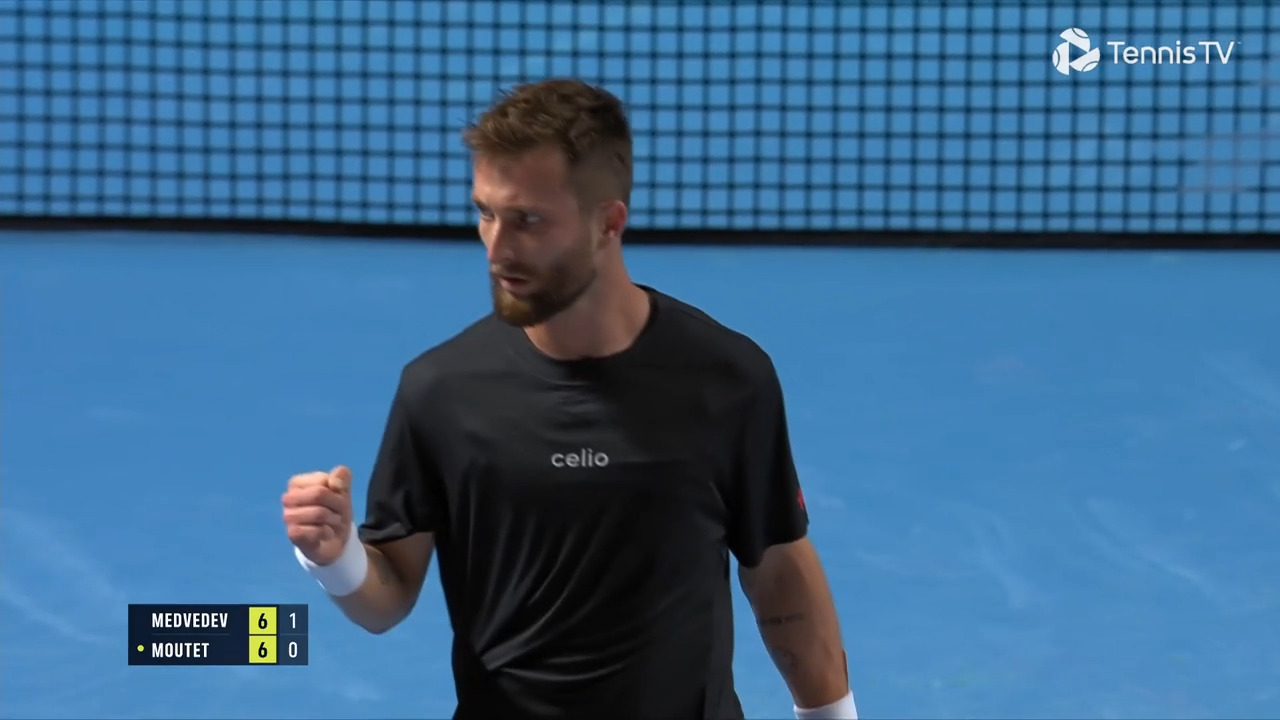 Hot Shot: Moutet goes from underarm serve to stunning winner vs. Medvedev in Vienna 2025
