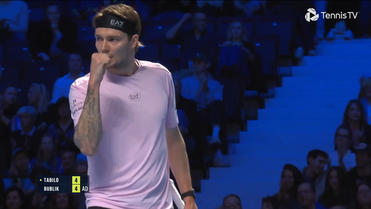 Hot Shot: Bublik's brilliant combination does the damage in Vienna 2025 