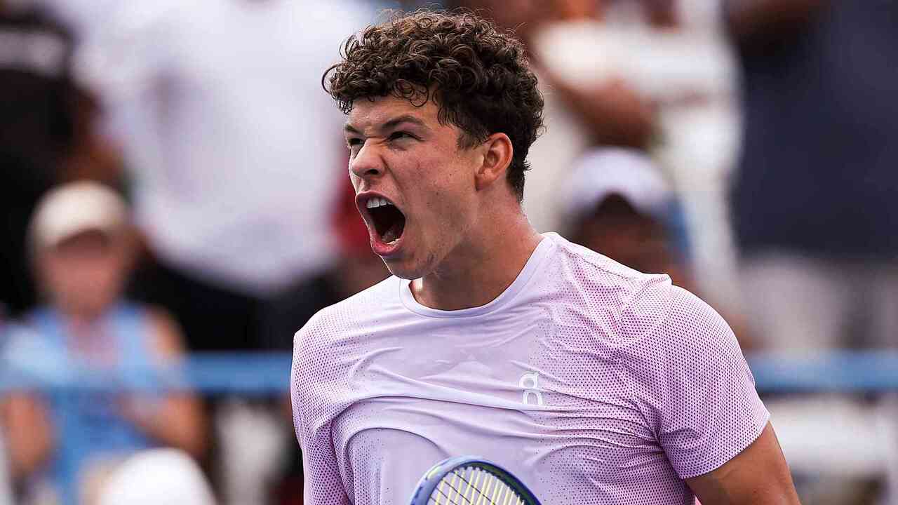 Hot Shot: Fearless Shelton arrows deadly forehand vs. Tiafoe in Washington