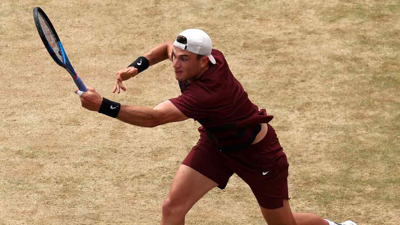 Hot Shot: Draper dazzles with banana-like forehand at Queen's Club 2025