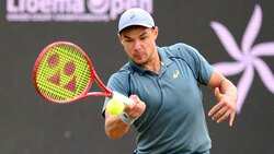 Hot Shot: Majchrzak leaves De Minaur stranded in 's-Hertogenbosch