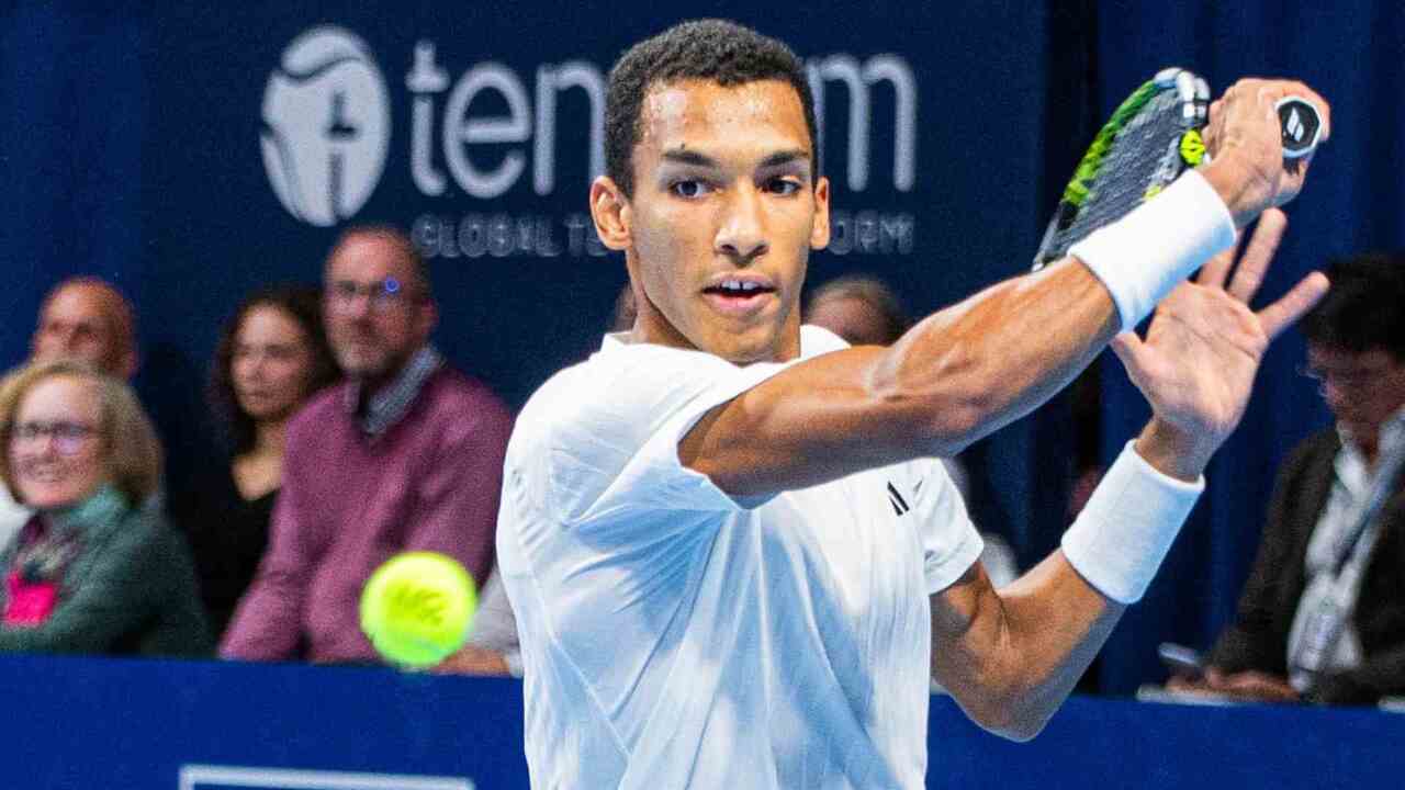 Hot Shot: Auger-Aliassime springs 'surprise' in Brussels 2025 final vs. Lehecka