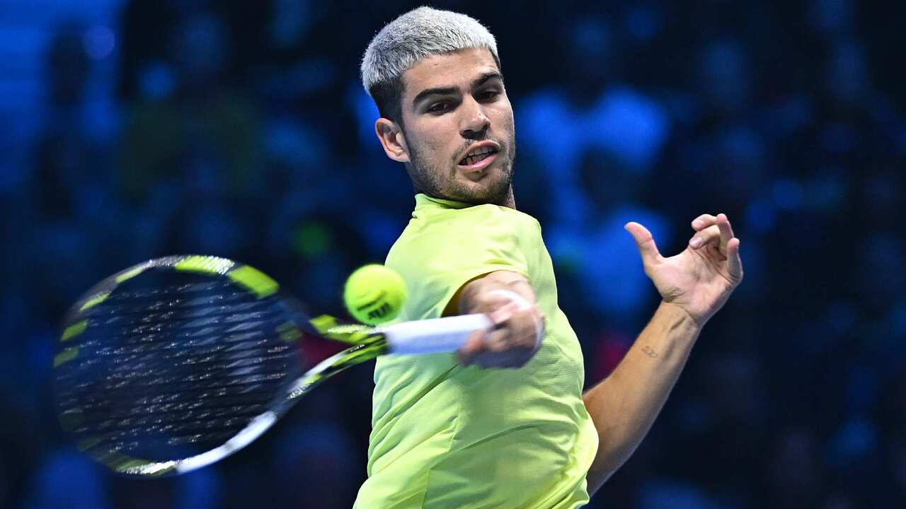 Hot Shot: Alcaraz's laser forehand turns up the heat at Nitto ATP Finals 2025 