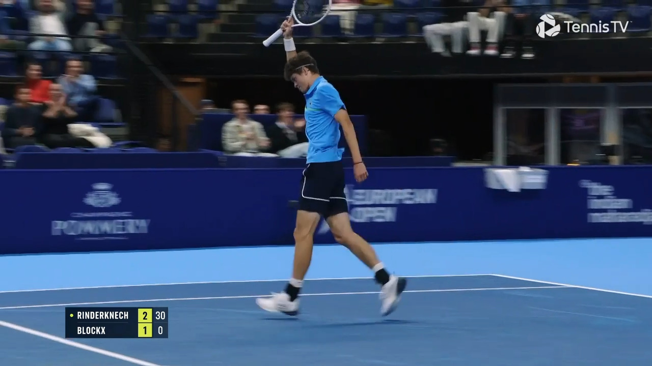 Hot Shot: How did the teenager Blockx win this point?