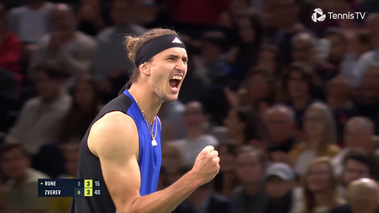 Hot Shot: Una enorme derecha de Zverev sella un punto de 28 golpes en París