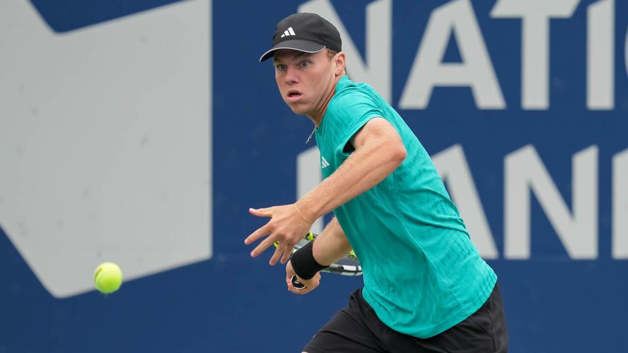 Hot Shot: Backtrack brilliance as Michelsen sneaks one past Tien in Toronto