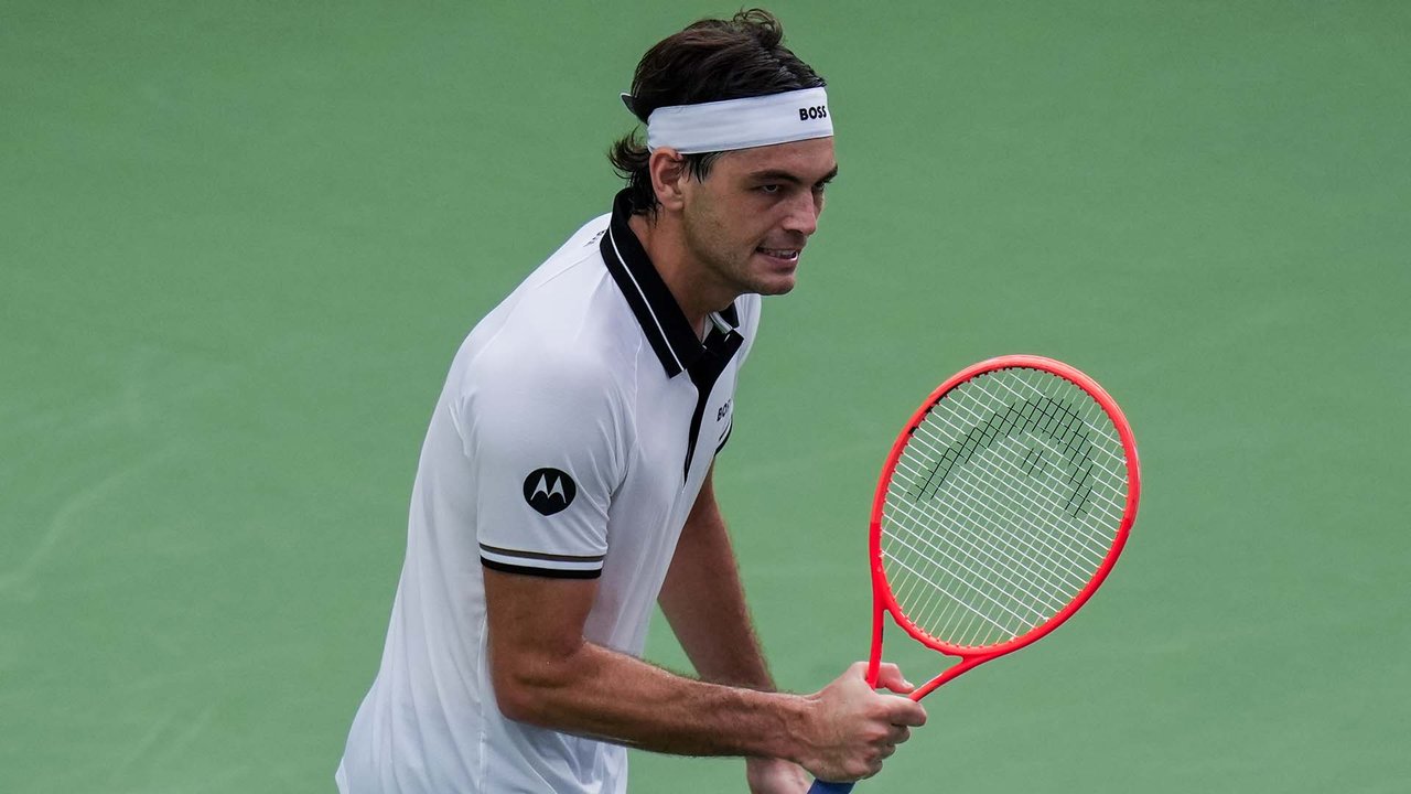 Hot Shot: Fritz finds 'incredible' dig to repel Arnaldi's Shanghai charge