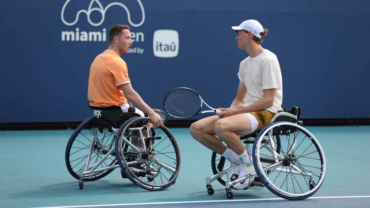 Watch Jannik Sinner learn wheelchair tennis from Alfie Hewitt in Miami