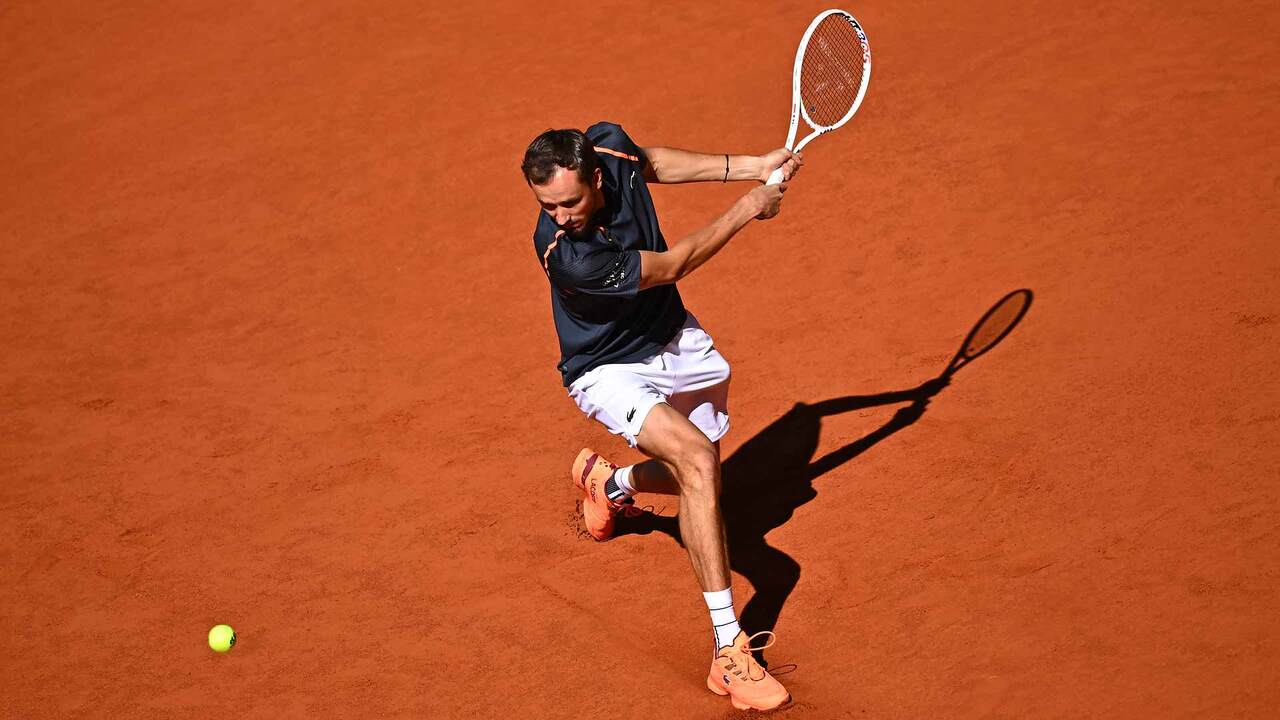 Alexander Zverev continues ATP Finals push with 50th match win of