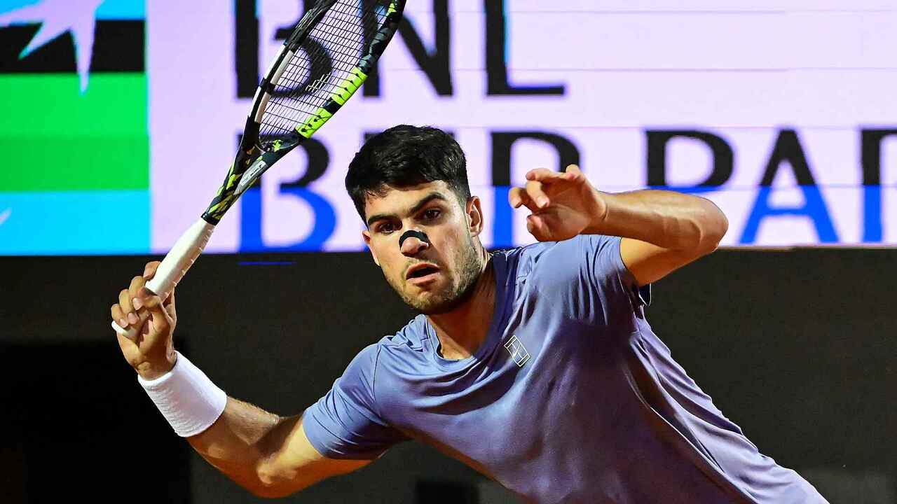 Hot Shot: Alcaraz's squash swat lights up crowd in Rome