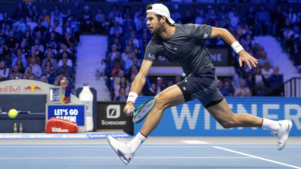 Hot Shot: Khachanov wins stunning point, leaving Alcaraz floored!