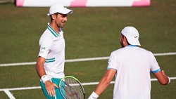 Hot Shot: Djokovic Applauds Gomez-Herrera's Perfect Tweener In Mallorca Doubles!