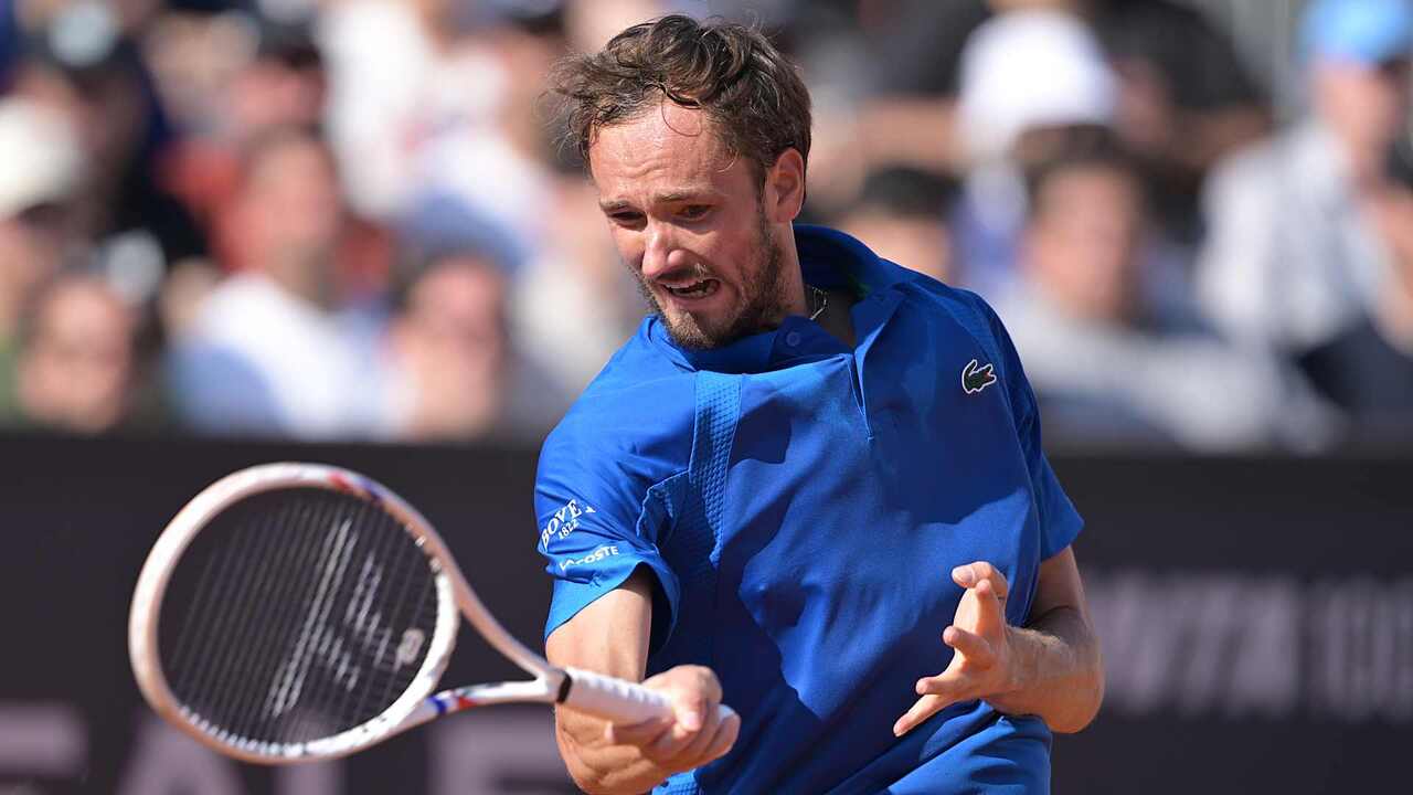 Hot Shot: Speedy Medvedev arrows deadly pass in Rome