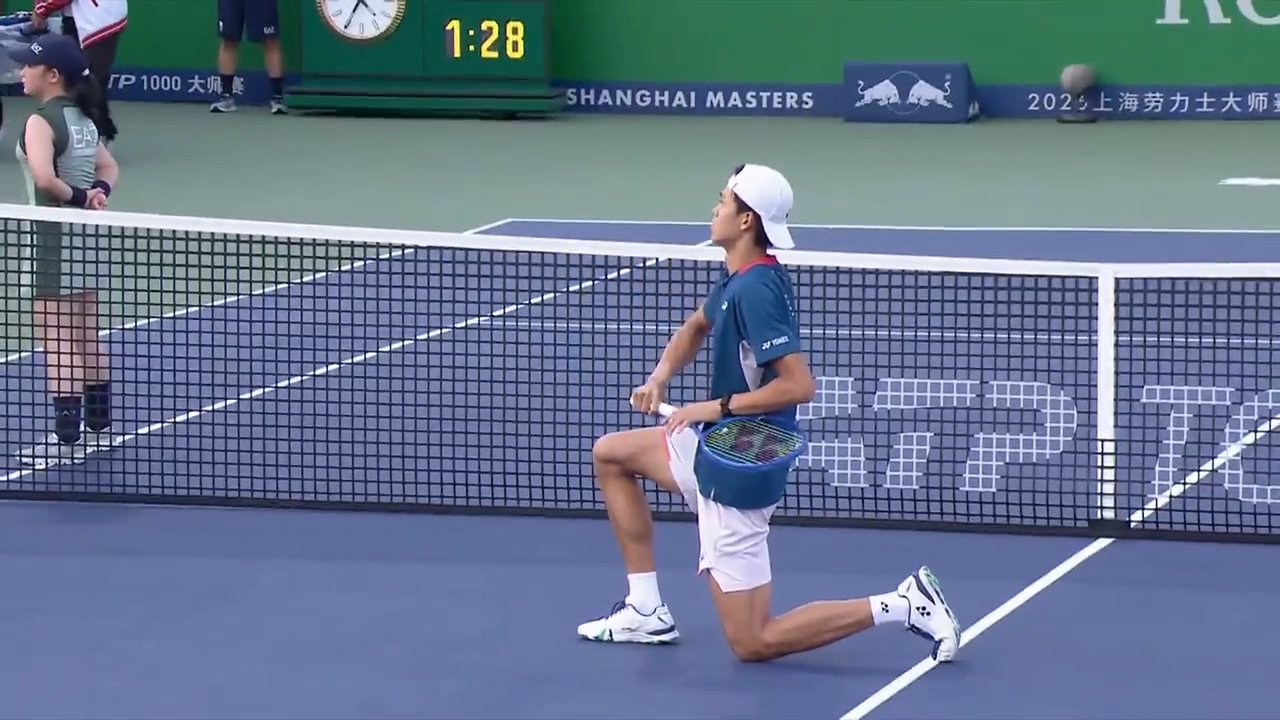 Watch Sakamoto celebrate first win in Shanghai with iconic move