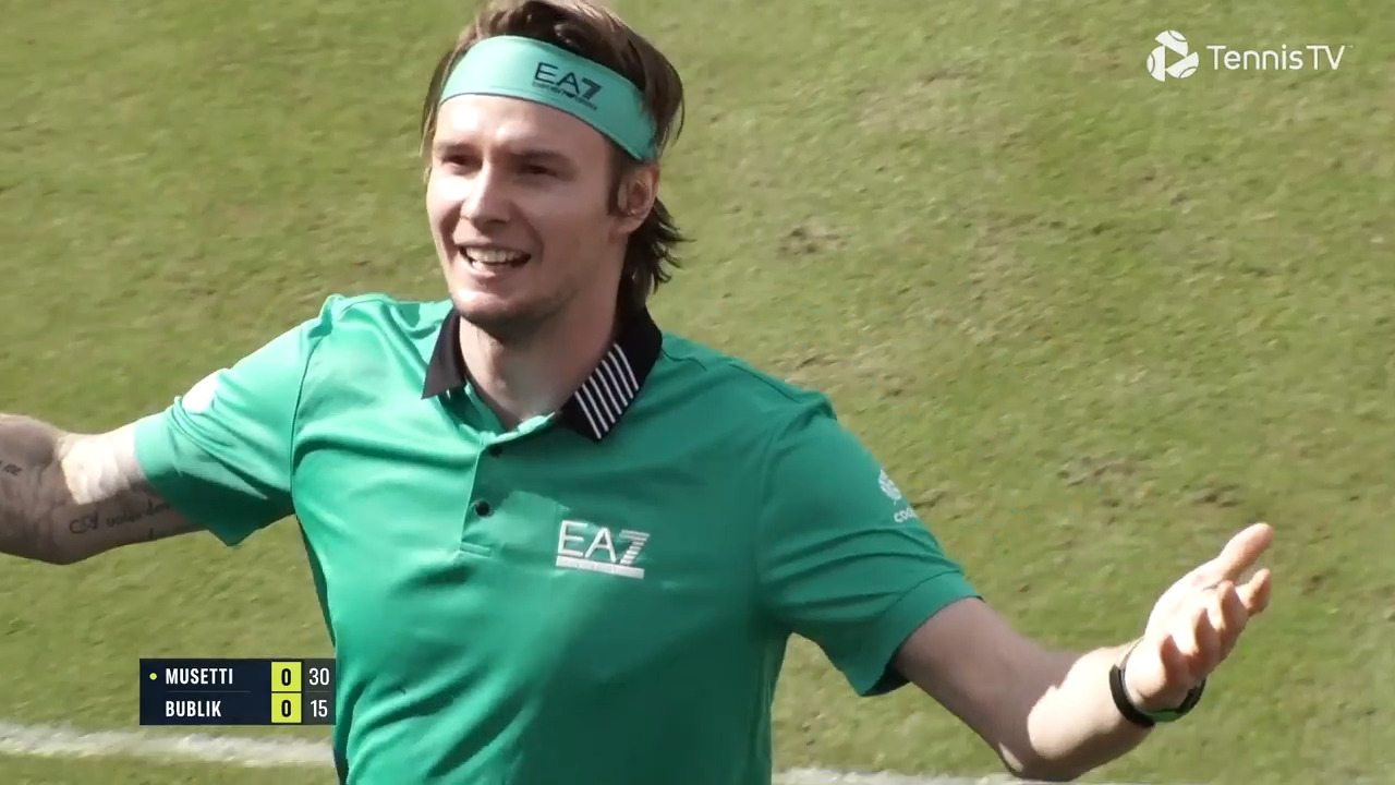 Hot Shot: Bublik y Musetti juegan un divertido punto en Stuttgart