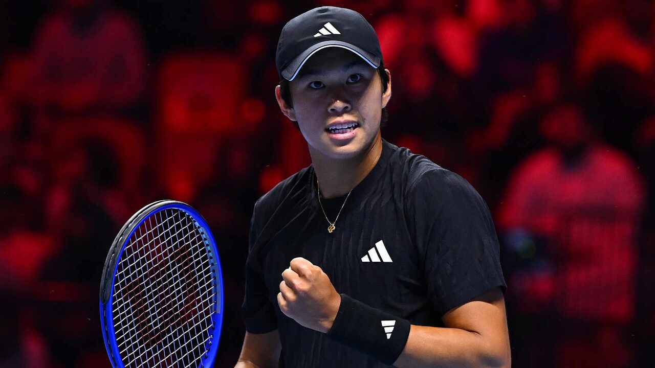 Hot Shot: Tien's sublime angle dazzles Next Gen ATP Finals crowd