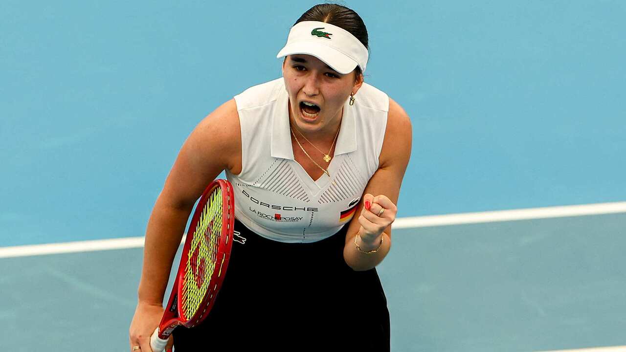 Hot Shot: Showtime in Sydney! Lys, Lamens dazzle crowd at United Cup