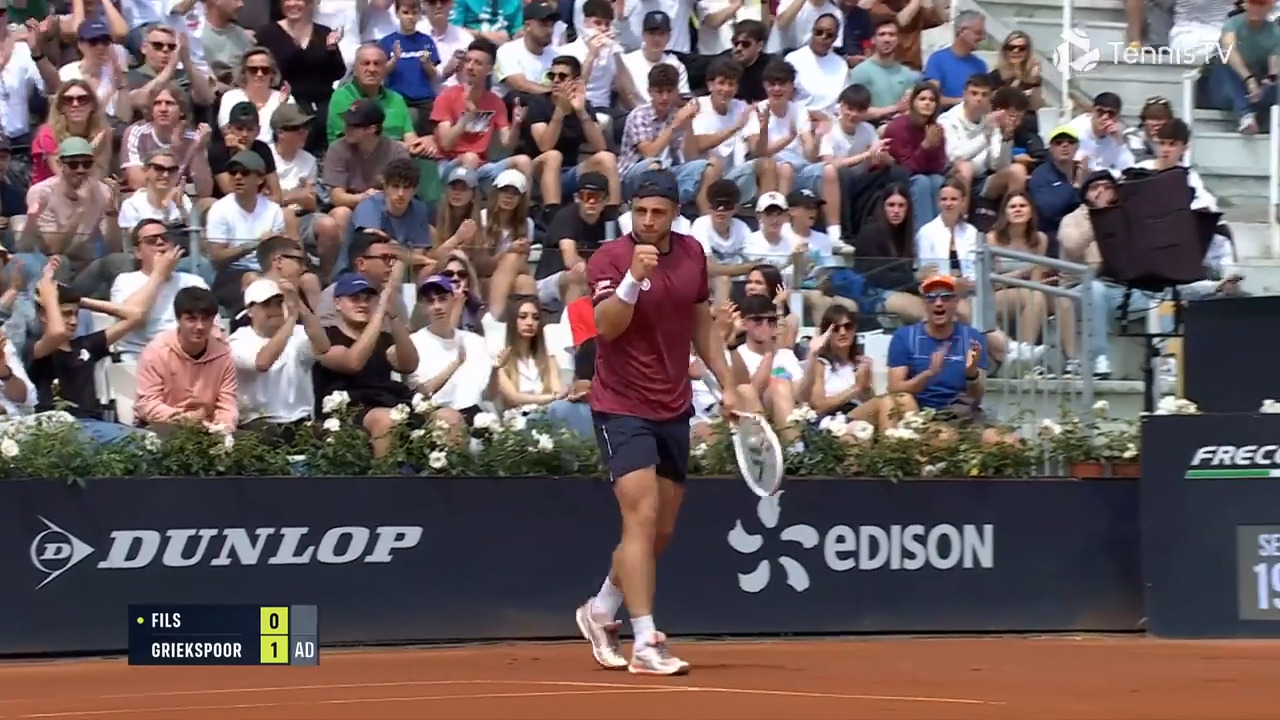 Hot Shot: Griekspoor leaves Fils falling with dig and reach in Rome 