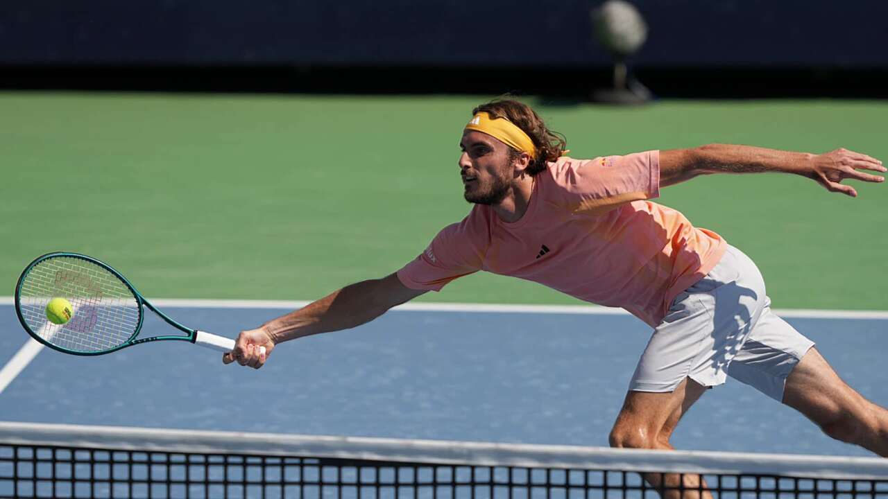 Hot Shot: Tsitsipas' 'devastating' drop volley 