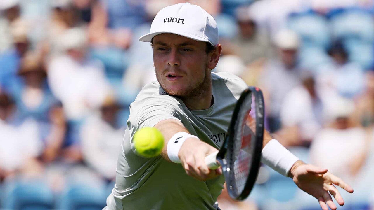 Hot Shot: Bellucci mueve a Fritz por toda la pista en Stuttgart